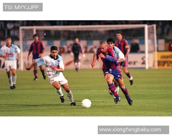 曾经的足球明星回顾他们的辉煌岁月与传奇故事